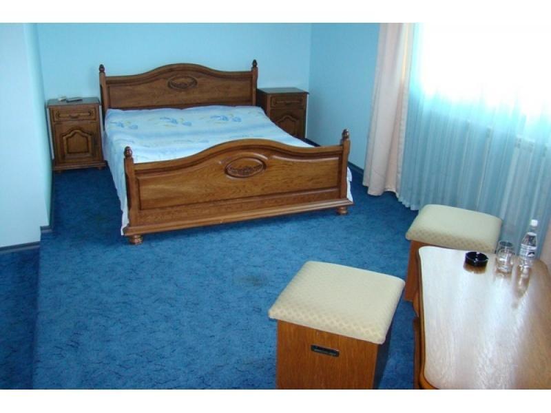 Dvorik Hotel Chernivtsi Room photo